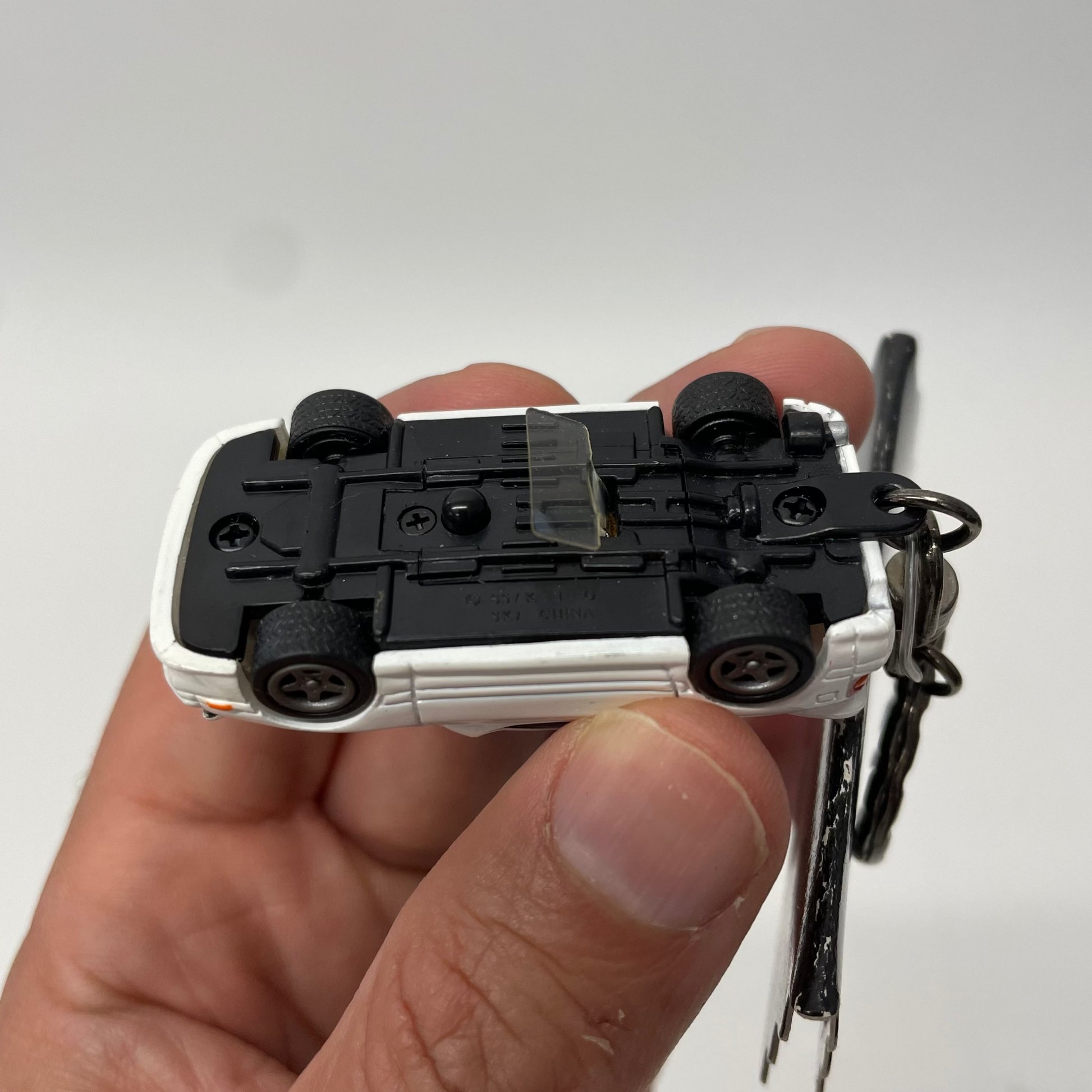 Initial-D White RX-7 Ryosuke Red Suns Key Chain  (Japanese)